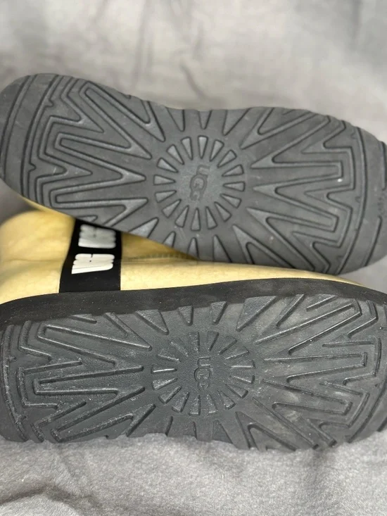 UGG Classic Clear Mini Waterproof Boots Natural Black Sheepskin Lining Size 8 - Picture 9 of 10